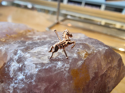 Junipurr Carousel horse attachment. 14k rose gold.