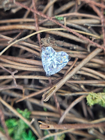 NeoMetal Threadless CZ heart.