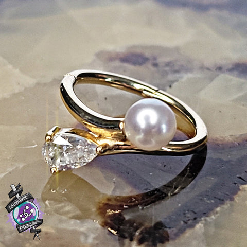 18ct Yellow Gold with white premium Zirconia and pearl ring.